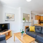 88 - Spacious Townhouse By Shortstays *