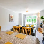 88 - Spacious Townhouse By Shortstays Сasa de vacaciones