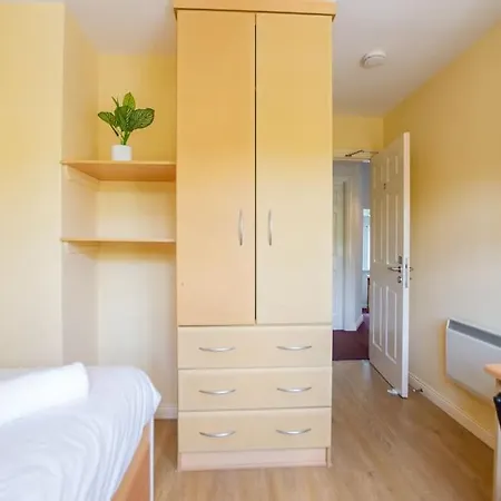 88 - Spacious Townhouse By Shortstays - Sleeps 5 * Galway