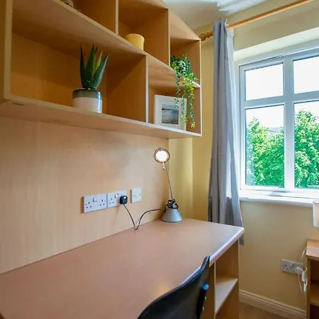 88 - Spacious Townhouse By Shortstays Holiday home *
