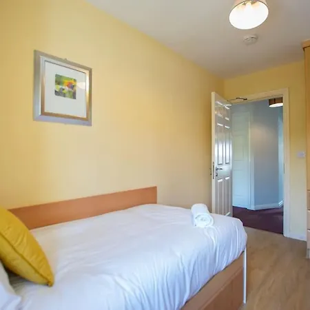 88 - Spacious Townhouse By Shortstays - Sleeps 5 * Galway