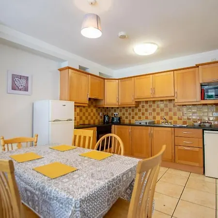 Ferienhaus 88 - Spacious Townhouse By Shortstays - Sleeps 5 *