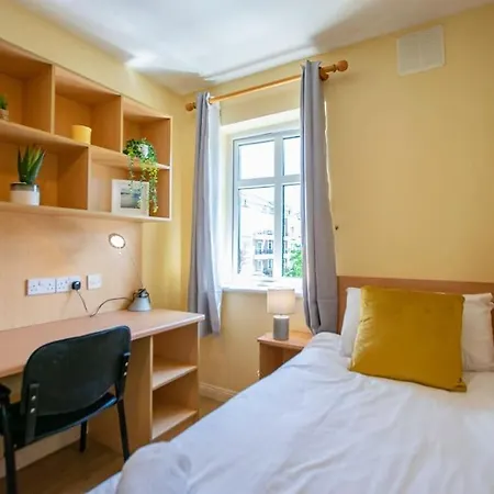 Ferienhaus 88 - Spacious Townhouse By Shortstays - Sleeps 5