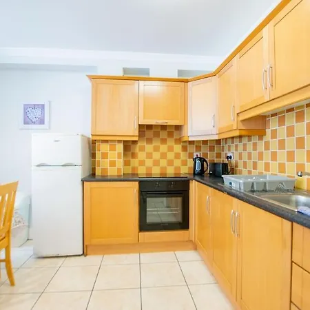 88 - Spacious Townhouse By Shortstays Holiday home *