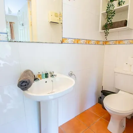 88 - Spacious Townhouse By Shortstays Дом отдыха *