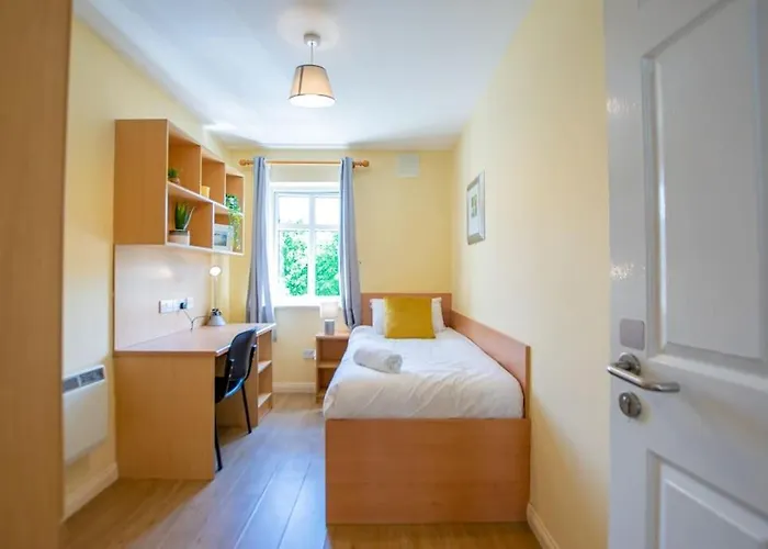 88 - Spacious Townhouse By Shortstays *