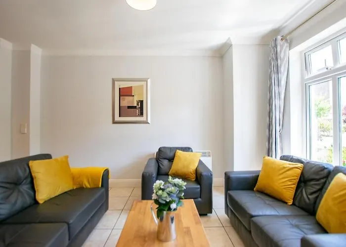 88 - Spacious Townhouse By Shortstays Дом отдыха *