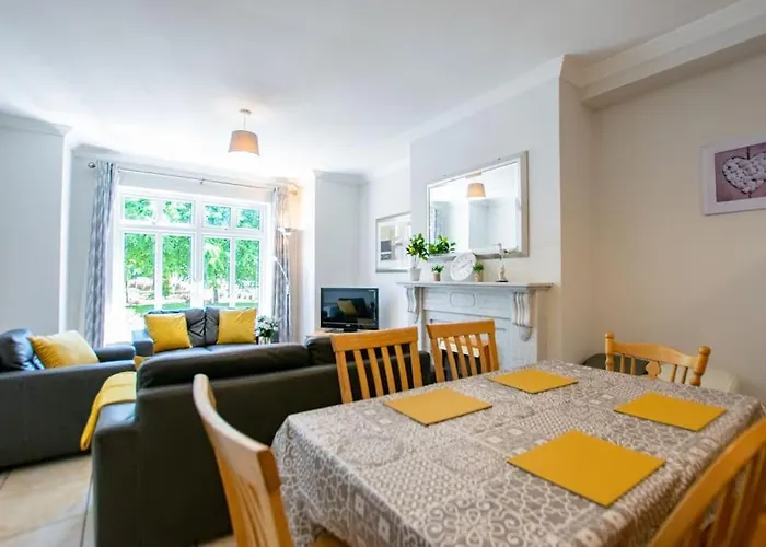 88 - Spacious Townhouse By Shortstays Дом отдыха