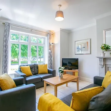 Holiday home 88 - Spacious Townhouse By Shortstays - Sleeps 5